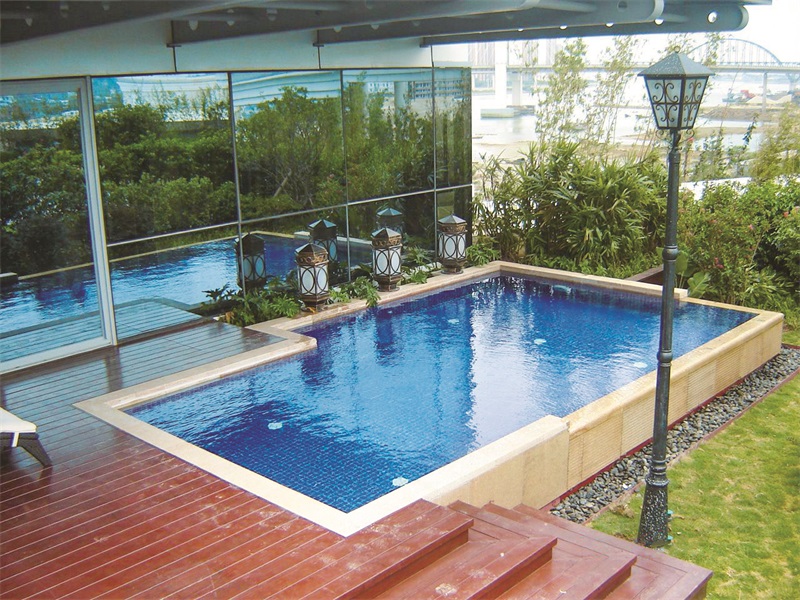  别墅独立式游泳池