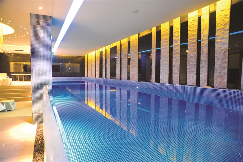 如何打造一个与众不同的酒店室内游泳池呢？