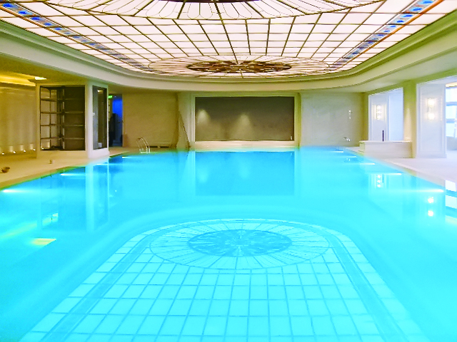 酒店室内游泳池采用三集一体热泵