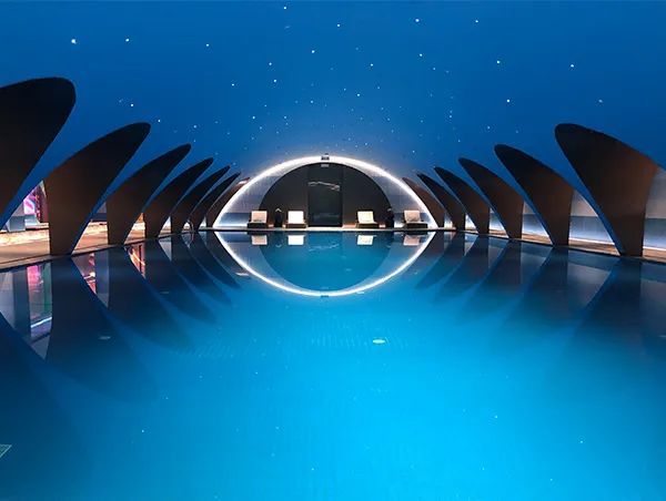 <b>戴思乐泳池低氯系统用科技保护泳池水质,让您尽情享受游泳的乐趣!</b>