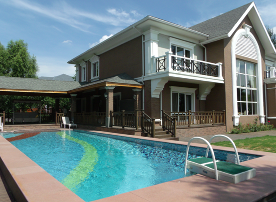 别墅游泳池采用壁挂式泳池设备有什么好处？