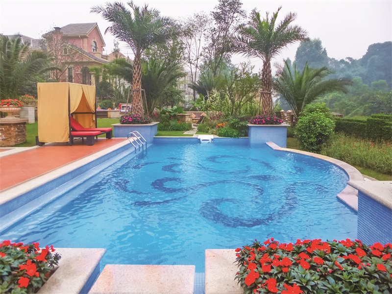 别墅业主如何选择适合自己的游泳池尺寸和形状？