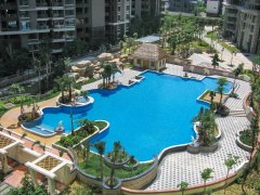 商用游泳池水质维护难？戴思乐让您省心省力，客流再大也清澈！