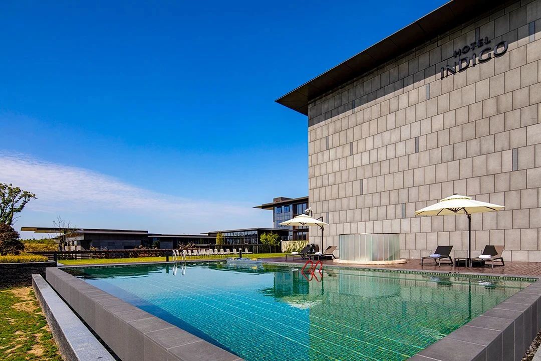 游泳池吸尘器,游泳池吸污机,游泳池清洁机器人,无线泳池清洁机器人